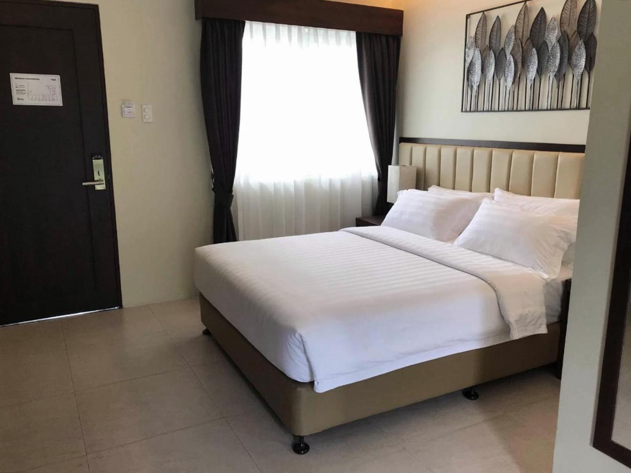 Rovira Suites Dumaguete City Kültér fotó